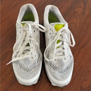 Men’s Nike Airmax Neutral Ride  - White&Black running shoes 621077-100. Size 9.5